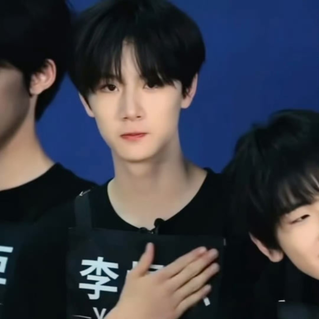 其实你从来都没有变过，还是那个会拍拍自己给自己加油打气的小男孩… 