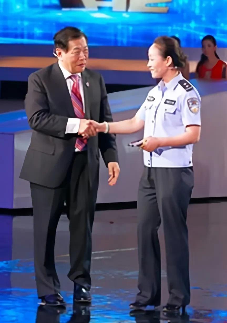 刑侦专家李昌钰说:侦探分析，我是比较有经验的，也收了不少徒弟，但是有位女民警我特