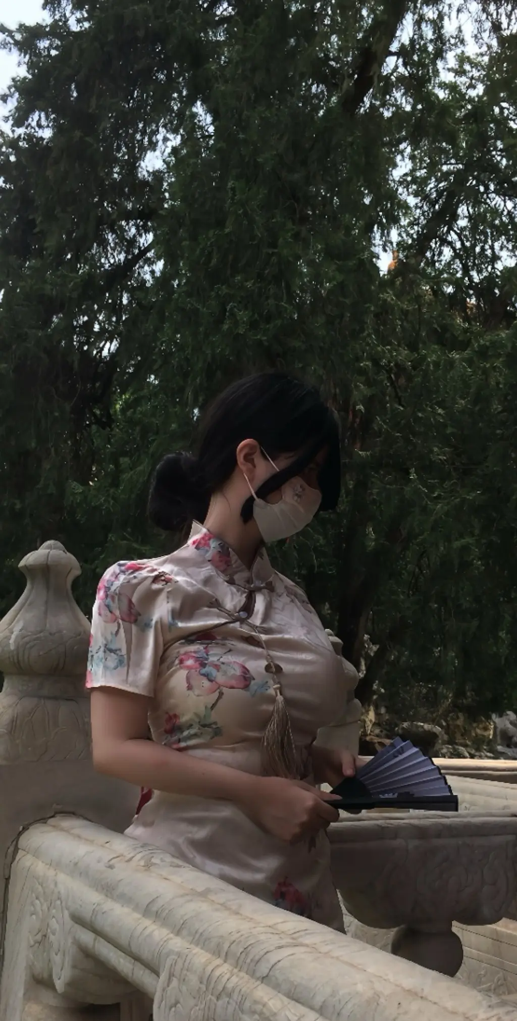 歌曲云与鲸 爱只能埋在心底