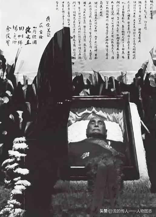 1975年4月5日下午1时10分，蒋介石安灵礼在慈湖宾馆举行