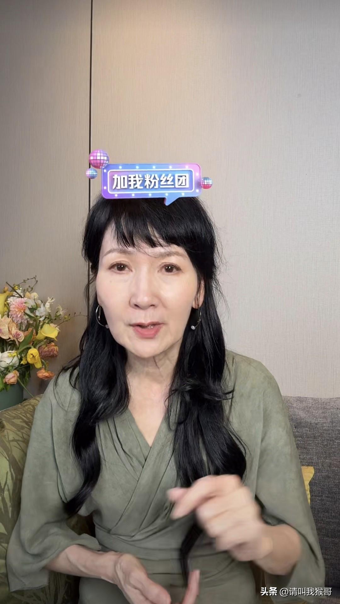 今天看到了“小青”的直播，突然想到一个词“红颜易老”，每个人心里都有一个自己的女