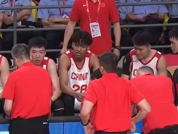 中国男篮vs塞尔维亚fmp 冯傲穿的28号，他还是忘不了八村