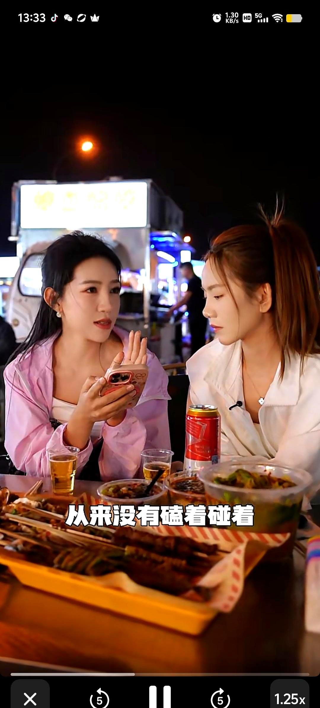 麦小登这回是真的有点慌了，带娃时一个没看住，麦穗额头太阳穴那儿磕出了血，还鼓了个