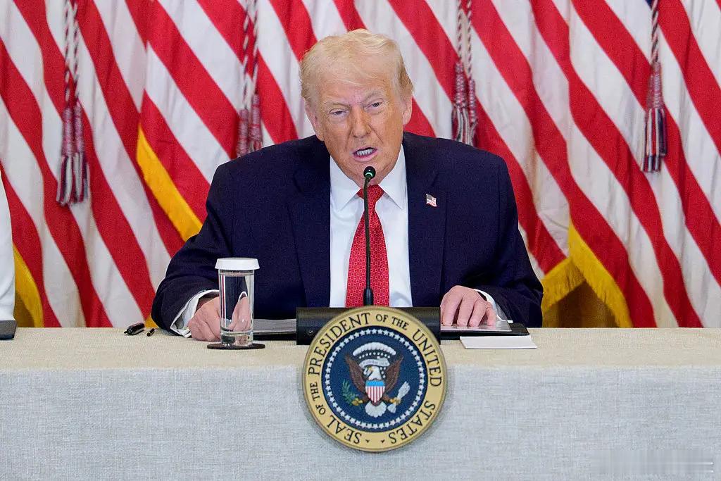 【特朗普称，他可能会对不“配合”其格陵兰计划的国家征收关税】[万税爷[笑cry]