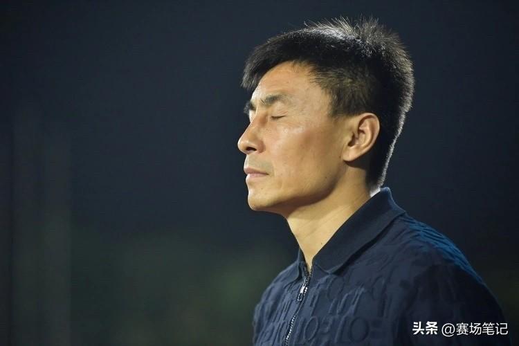 从“0-3惨败”到“0-0零封”的蜕变，将时间拨回4个月前（4月11日），李玮锋
