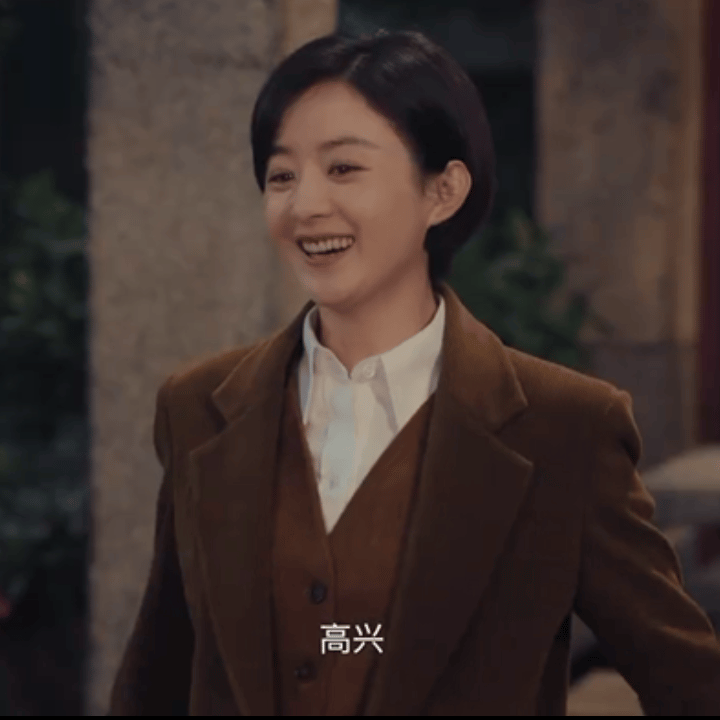 赵丽颖害羞捂脸镜头 村干部也这么娇羞