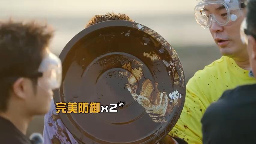 陈赫鹿晗攻击0伤害陈赫被鹿晗的鼓励式教育迷成翘嘴本来以为会是激烈泼水对决，没想到
