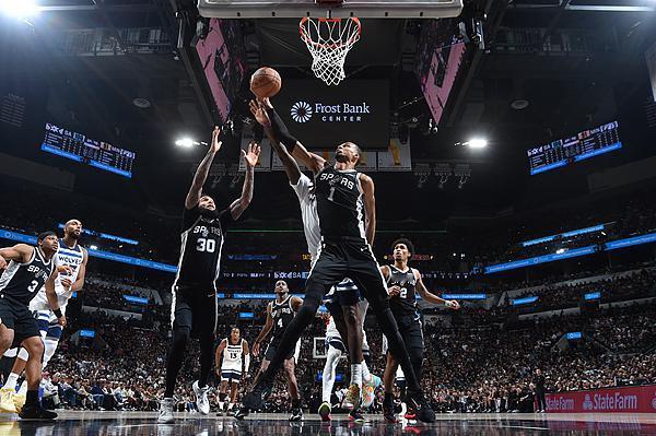 马刺赢下天王山文班亚马尽显篮球天赋
北京时间13日中午，NBA季后赛继续进行，主