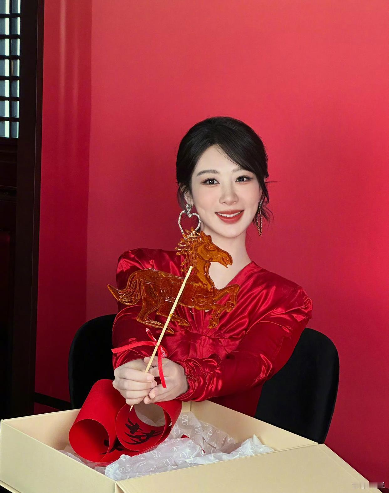 这样的杨紫有种西域风情的美啊，能拍一部剧就更好了。 