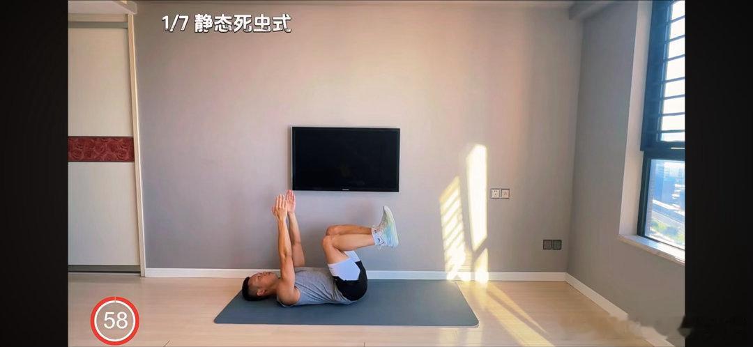 我去年瘦了十斤，过年又反弹了些。最近除了骑车没做有氧，晚上做一个哑铃的抗阻运动和