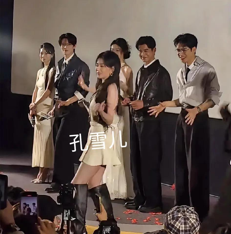 孔雪儿没出名前，也吃了很多苦。
她在《青春有你2》里，跳舞跳到怀疑人生，黑稿满天