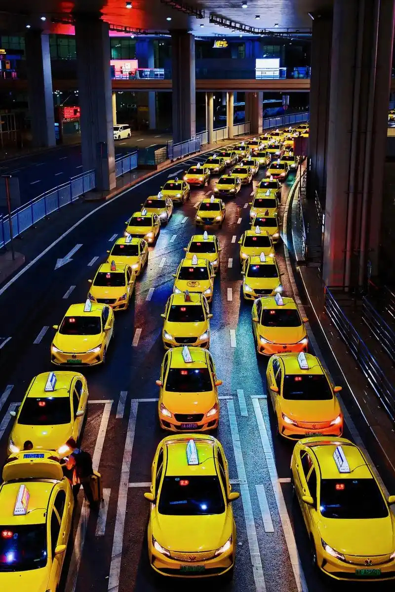 真不愧是重庆黄色法拉利，这速度是真快一路看着司机师傅超车，感觉好爽又快又稳 