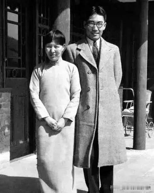 如何评价冰心？

个人觉得她孙子对他的评价算是很准确的了

“教子无方，枉为人表