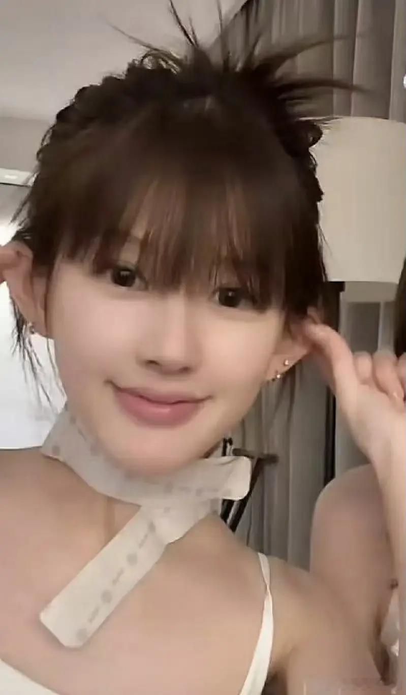 这张脸上看到了韩安冉，刘梓晨