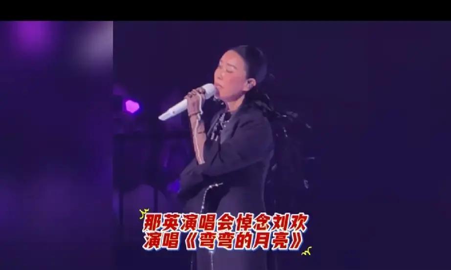 胡歌在宣传新电影时，完全没了一贯的精致模样。

他顶着一头乱糟糟的头发就去了《不