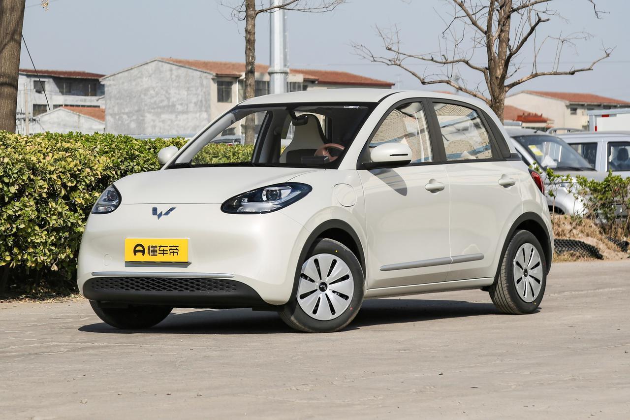 五菱缤果，这颜色名字比我口红色号还多！
陪朋友去看五菱缤果，好家伙，这颜色也太绝