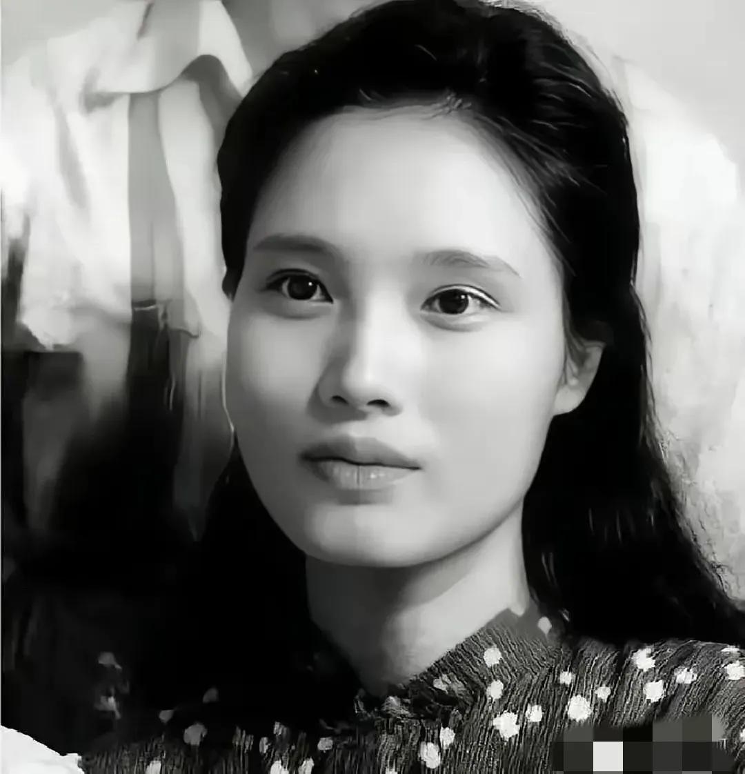 1963年，台北新店安坑刑场，一对来自莆田的夫妻，紧紧挽着手走向刑场，丈夫突然轻