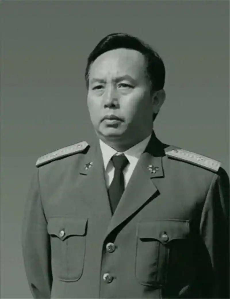 谁敢想，一个从四川走出来的18岁“瓜娃子”，竟在战场上打出了“丛林猛虎”的威名，