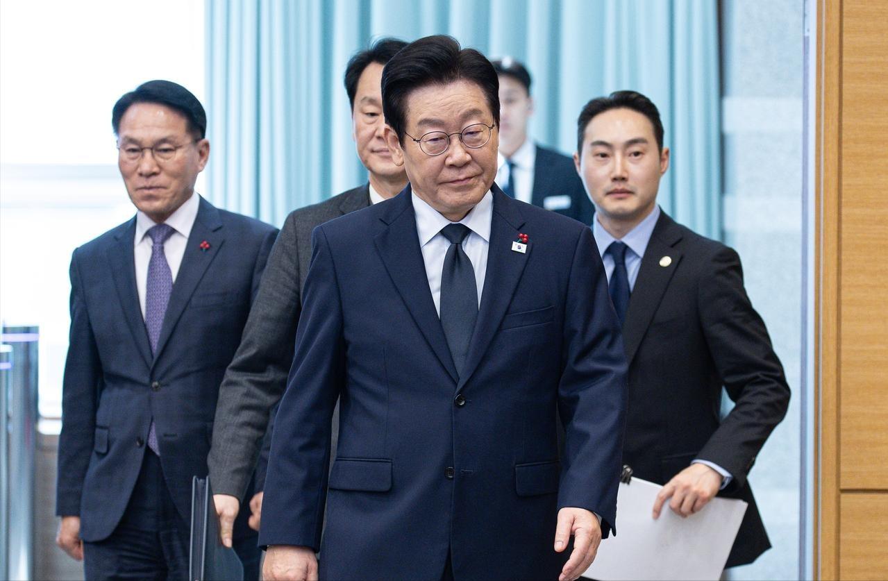 1月10日，李在明已经表态，他很生气，针对朝鲜指控韩国无人机入侵之事，他“下令彻