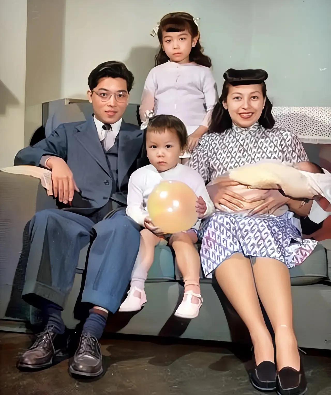 40年代，李宗仁之子李幼邻一家四口在美国的留影，夫人珍妮是波兰混血，两人在美求学
