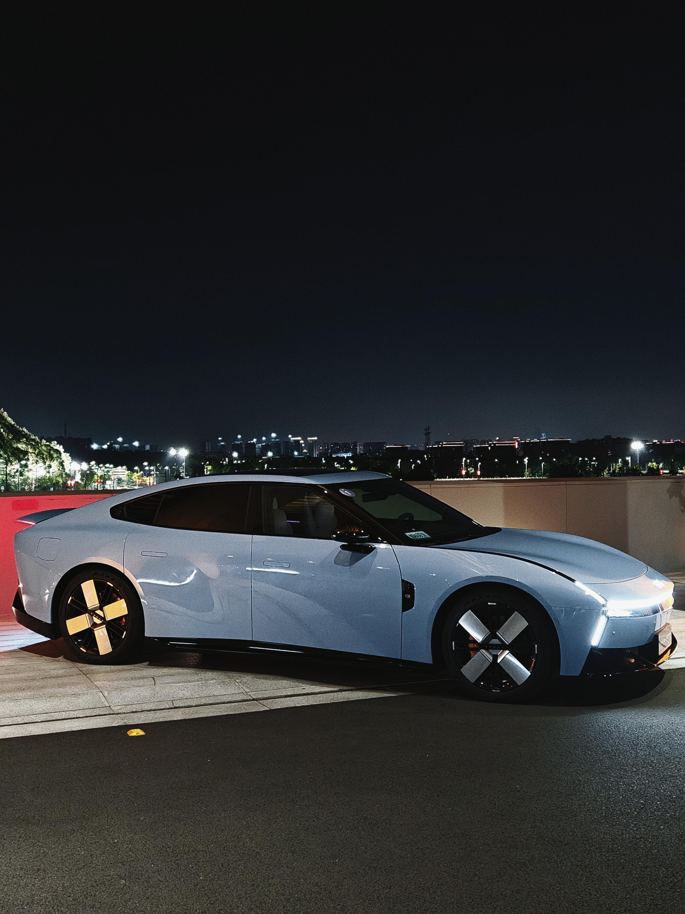 刚刷完发布会，顺手翻了眼2024年的汽车出口数据，还挺感慨的。去年咱们汽车出口量