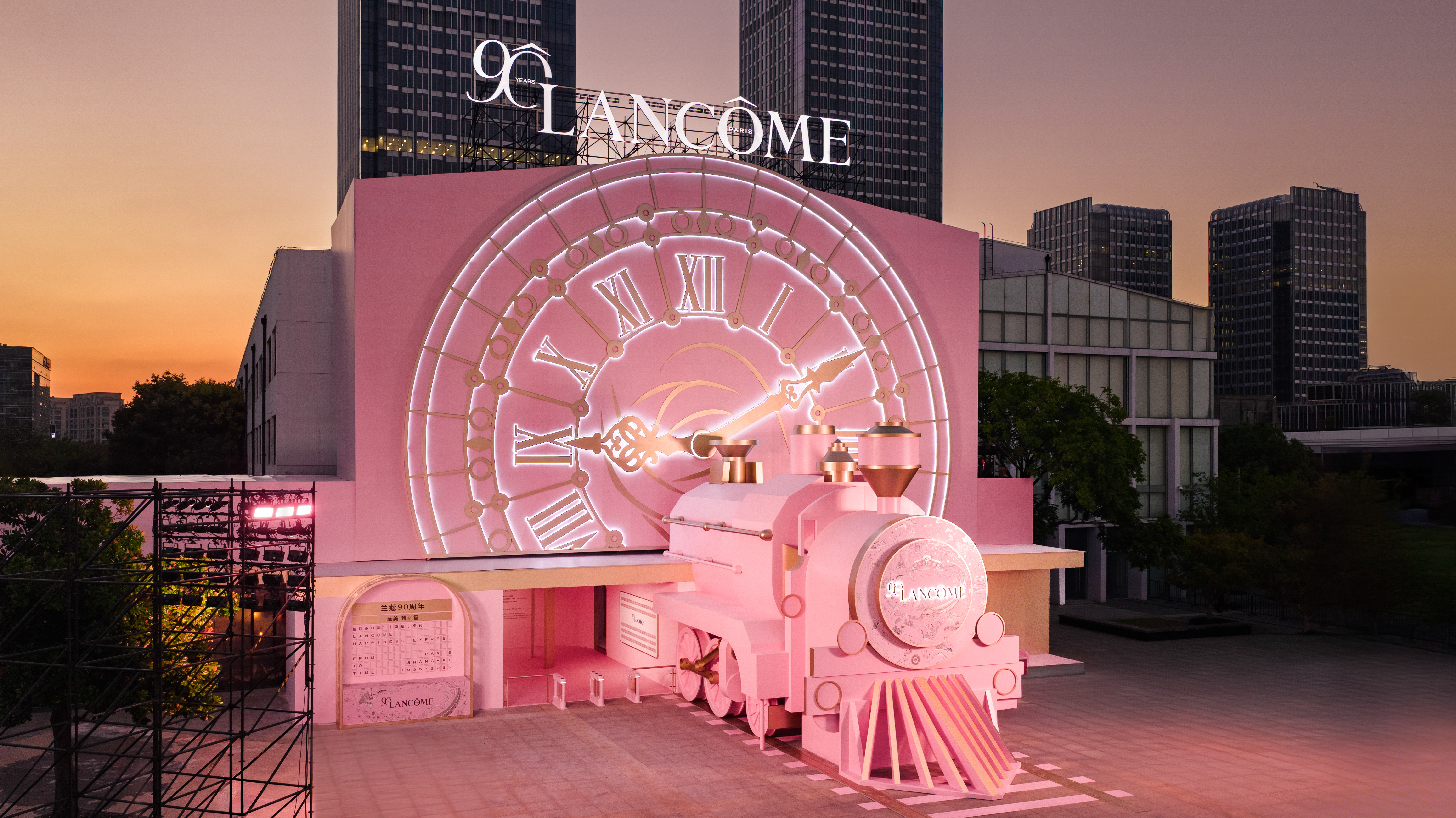 兰蔻90周年活动 从卢瓦河畔的灵感漫煦，到东方之美的瑰丽隽永，一朵兰蔻玫瑰载以9