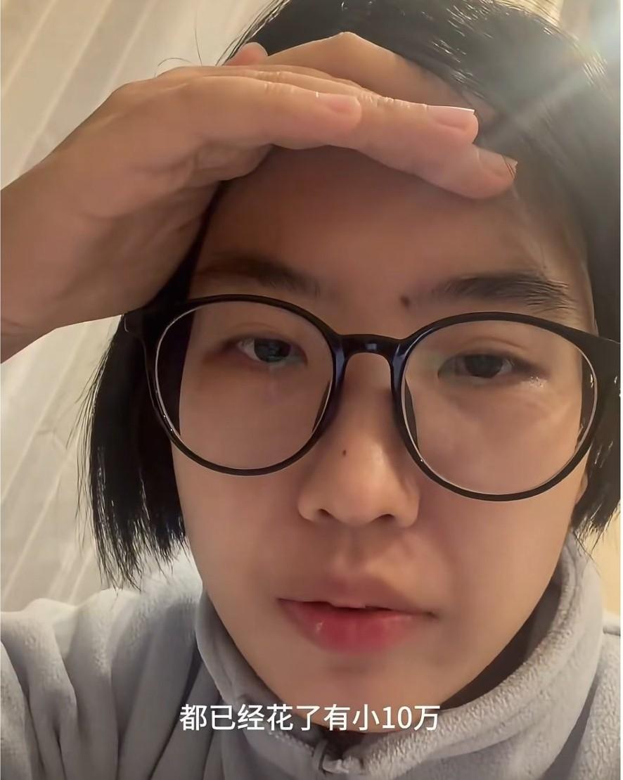 美女发视频吐槽自己的败家行为:自己有一个不敢跟父母说的秘密，玩手帐花费了10多万