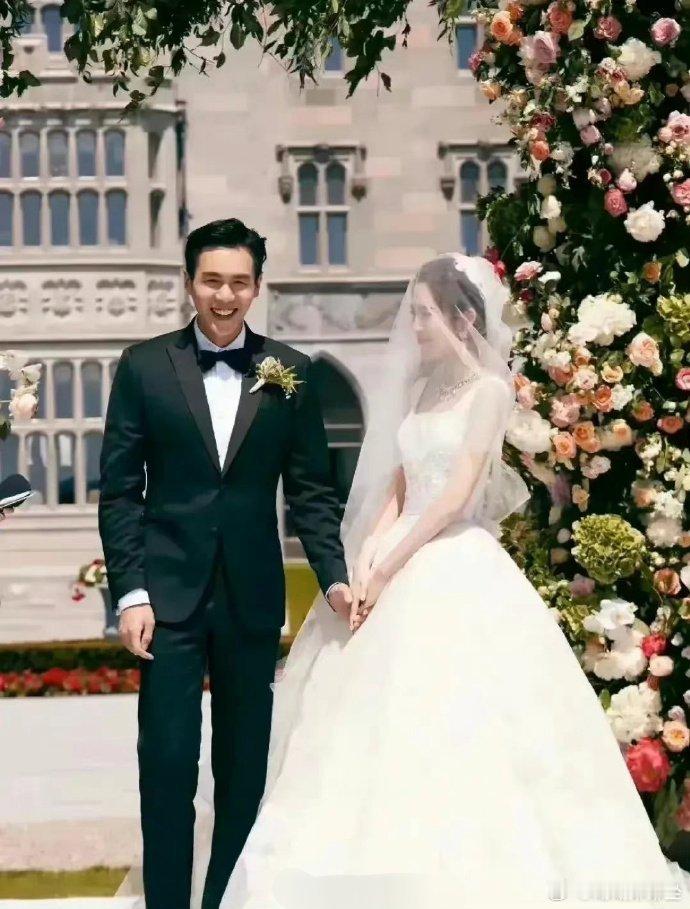 只要这两对不离婚，我还是相信娱乐圈爱情的 ​​​