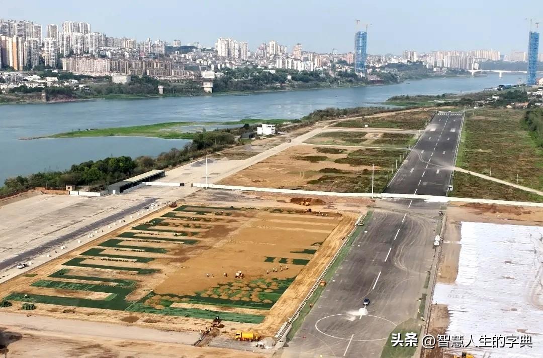 千呼万唤多年，泸州蓝田机场终于盘活了！毫无疑问，这是很多人共同的感受。
 
原蓝