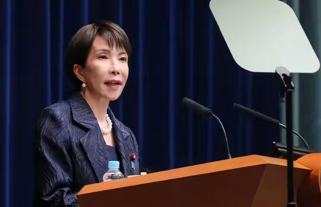 惹完中方又惹韩方，李在明首次对战高市早苗，回应高市越线行为