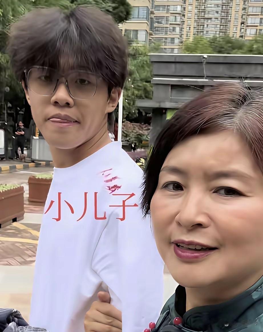 被称为“冷血”的母亲，也有可能是早发现事实的人。

当年批评彭亚楼母亲的人，是否