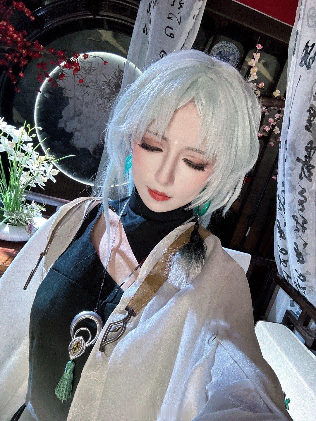 #无期迷途[超话]##杜若##无期迷途同人# 左滑看杜若睁眼[哇] ​​​