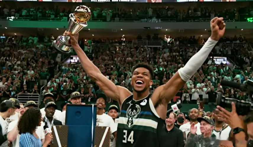 字母哥：不希望任何人觉得我抛弃雄鹿 但无法接受留下却不能夺冠北京时间2月18日，