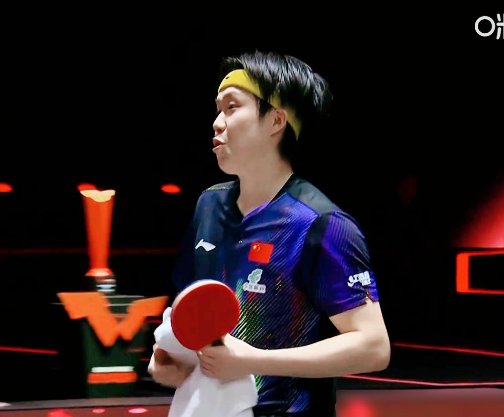 王楚钦这4-0，直接把新加坡大满贯决赛的遮羞布都给扯了。
 
11-3开局，第二