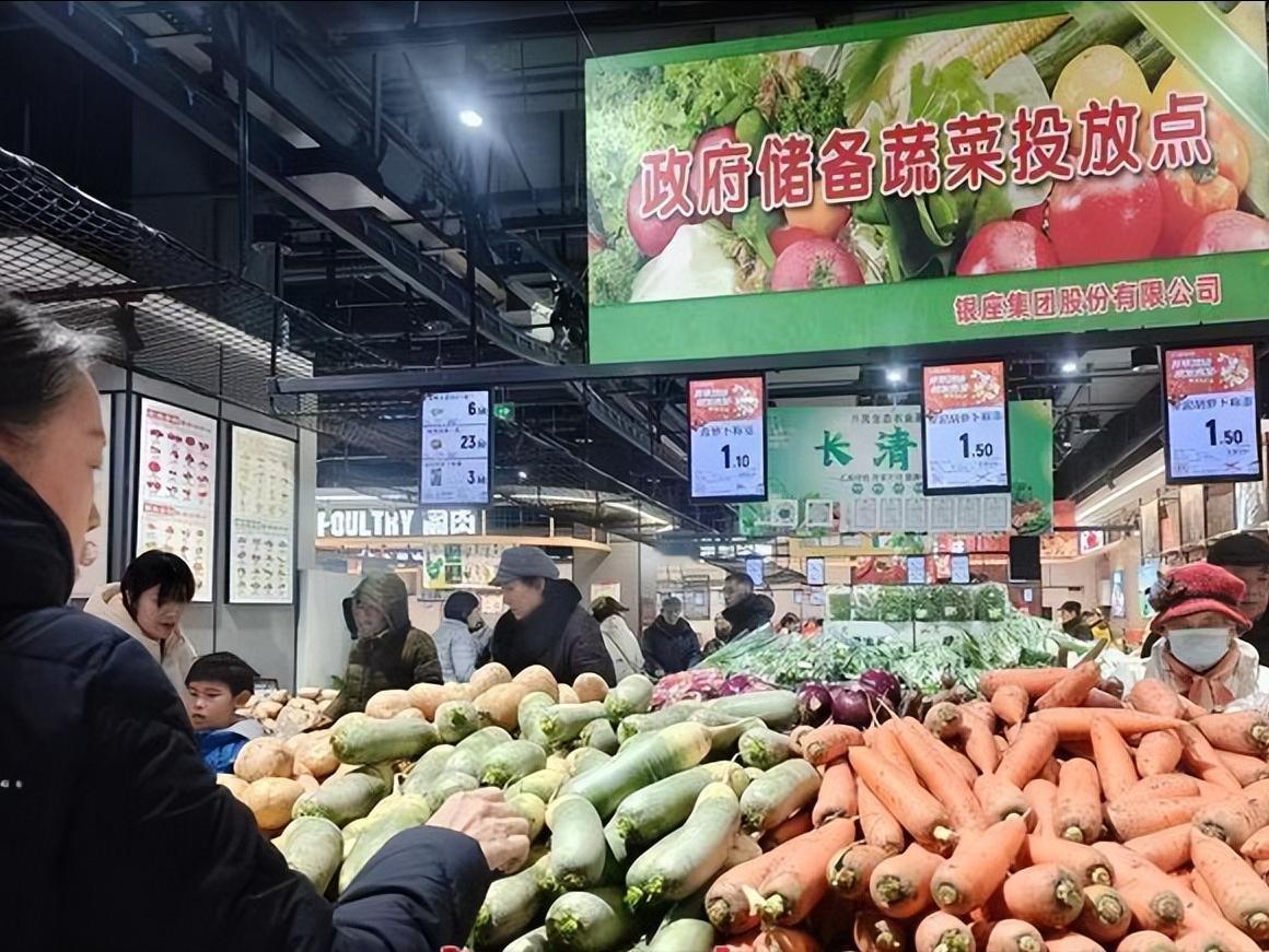 春节将至，市民的“菜篮子”情况备受关注。日前，为确保节日期间市场供应平稳有序，济