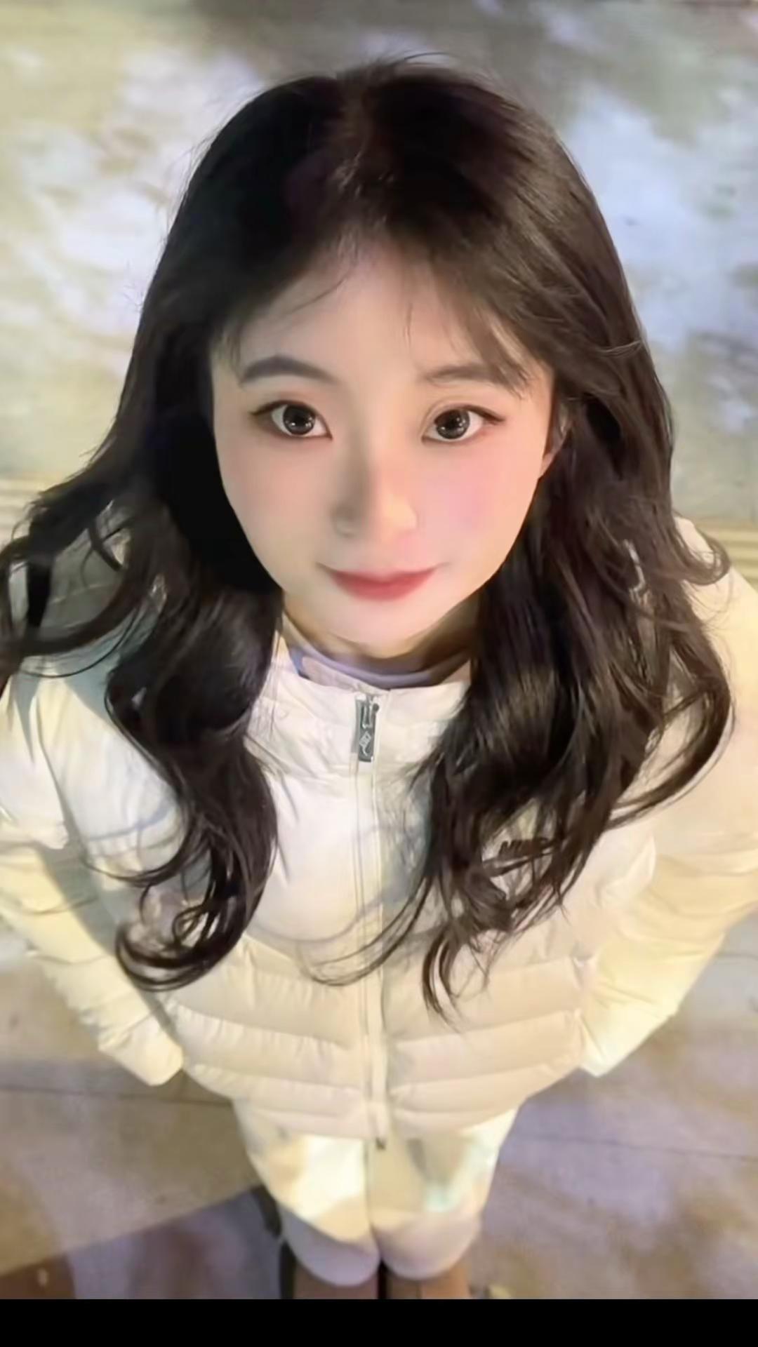 怪我过于普通的脸 留不住你那暧昧的眼卷发 暧昧的眼 有点甜 女友日常