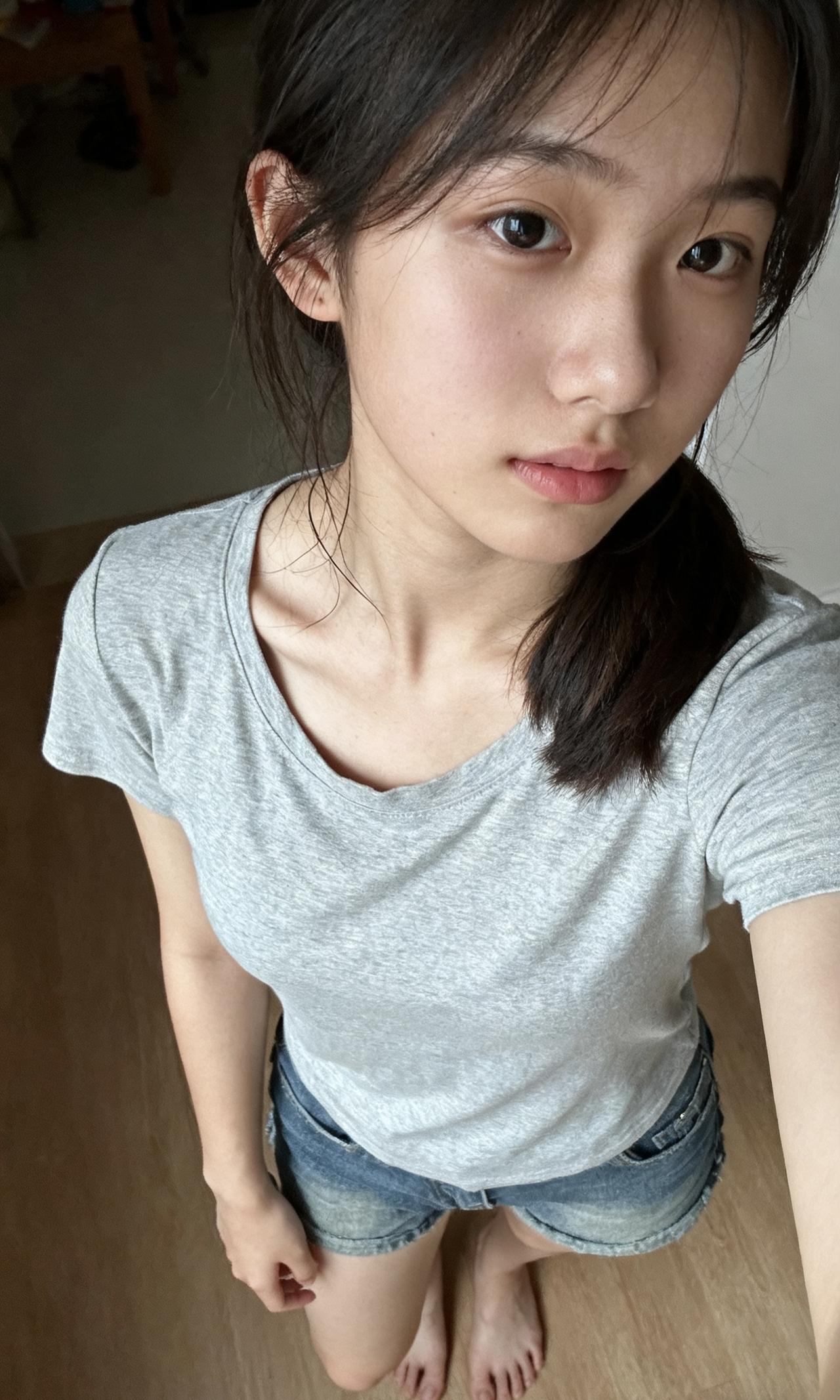 谁说清纯不能撩人？这大概就是你们男生心中的白月光模样…[狗头][狗头]
白月光 