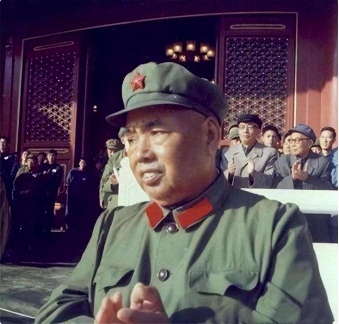 1955年南京军区选司令员，毛主席弃用三野猛将四大猛将，却让一位大老粗担任。

