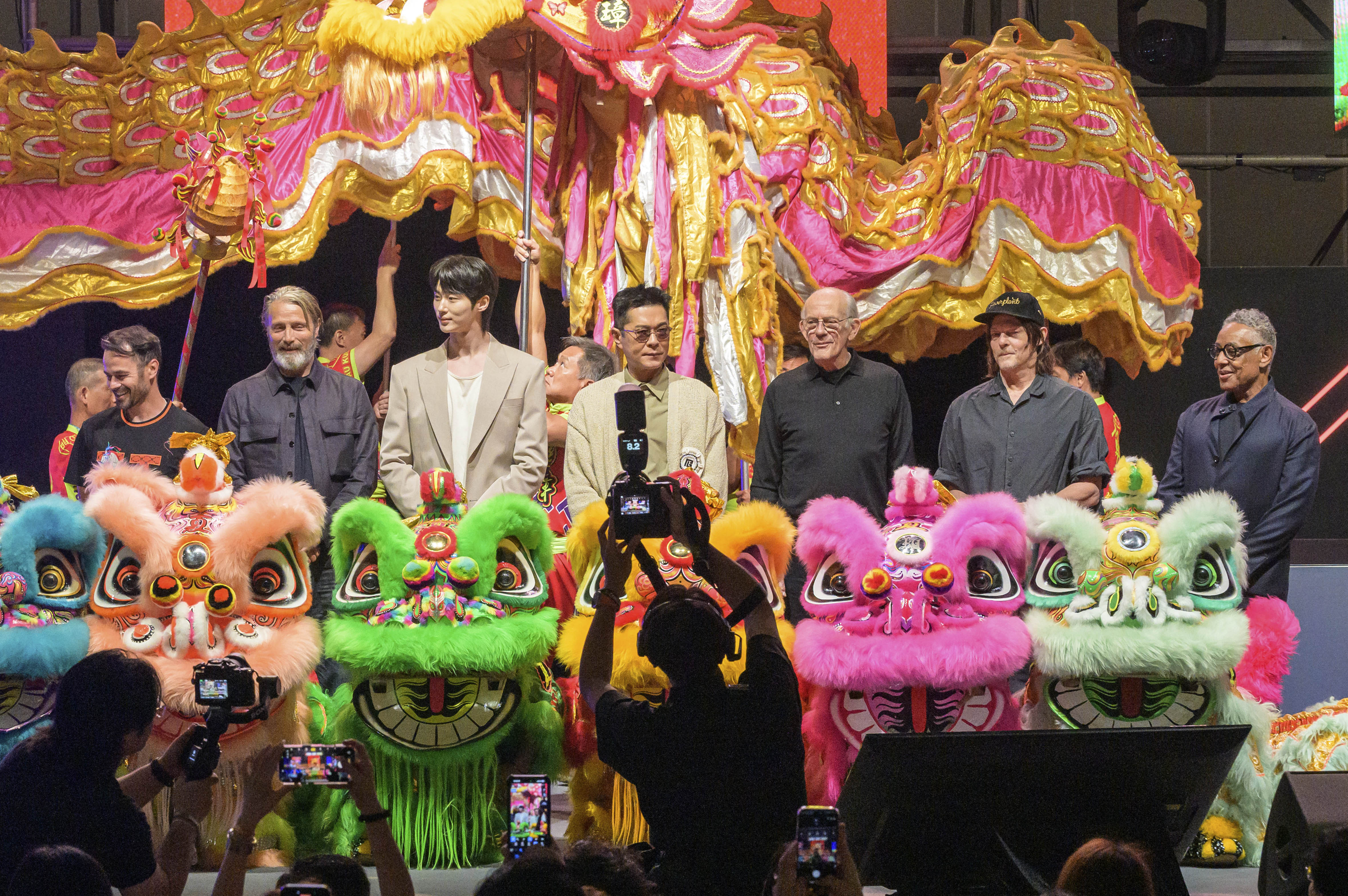 历史大同框！麦子 Mads Mikkelsen、弩哥 Norman Reedus
