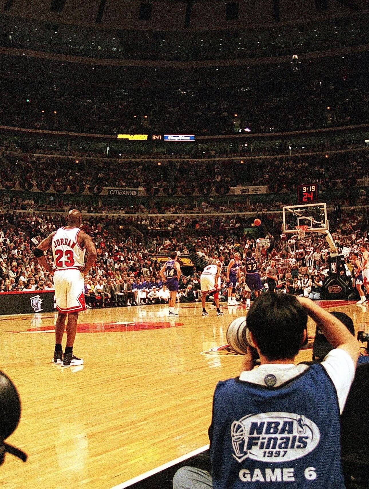 曙光渐亮，如同古老神话中的启明星，驱散了夜的阴霾，点燃了希望的火花，照亮了前行的