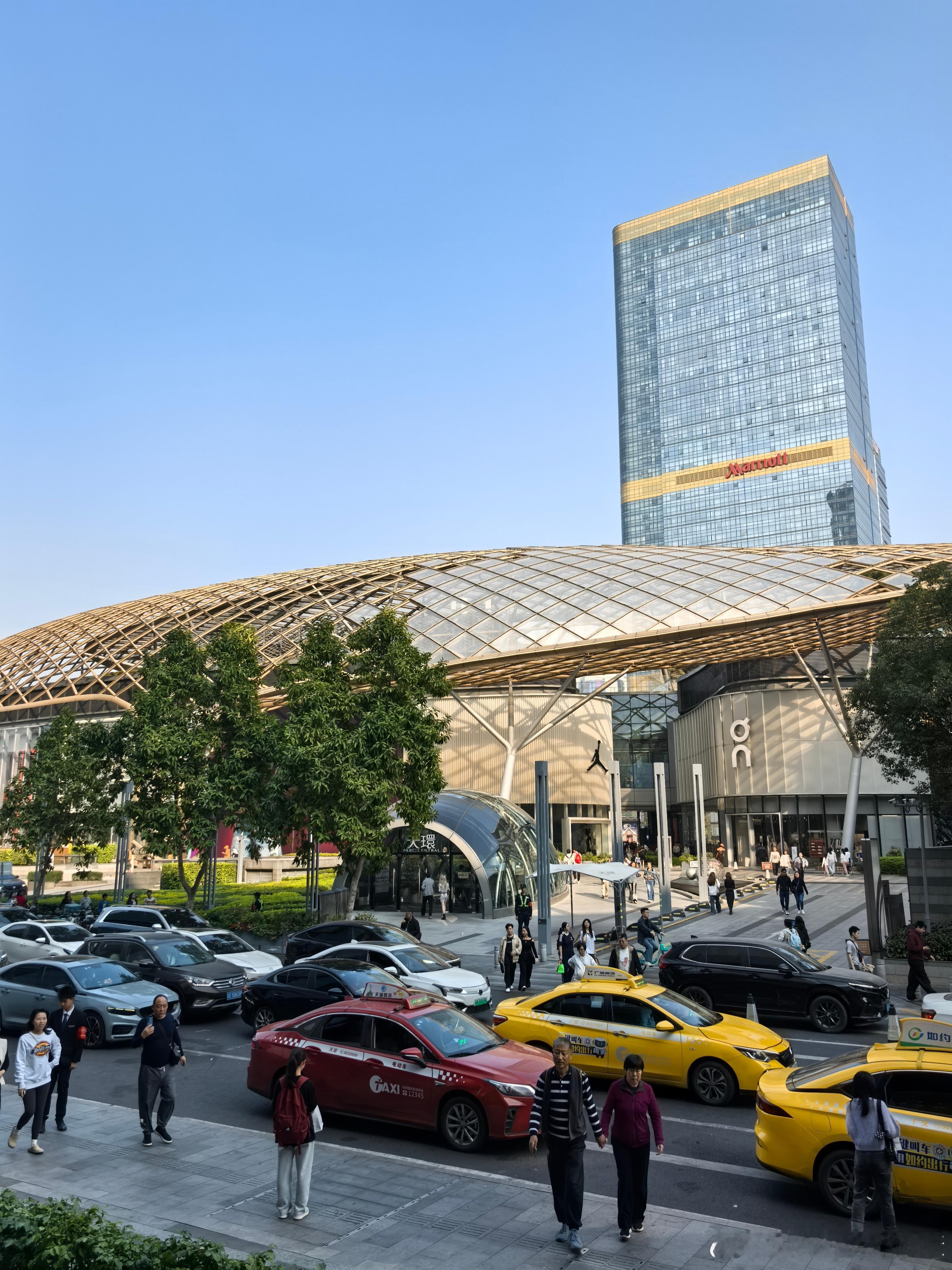 老婆第一年跟我回家过年，担心她不适应。有时候在想，一个女生从自己家里到另一个陌生