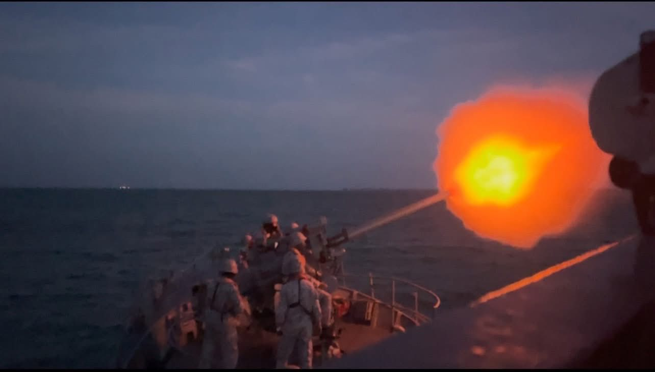 12月9日18时10分，泰国皇家海军的“特帕”号军舰（HTMS Thepha，舷