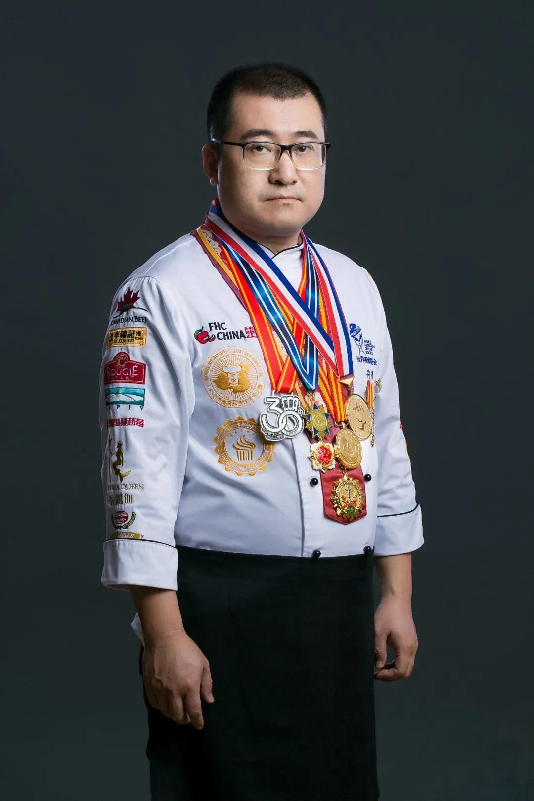 著名湘菜大师许璨先生的国际视野

文/中国湘菜文化大师   邓杰

著名湘菜大师