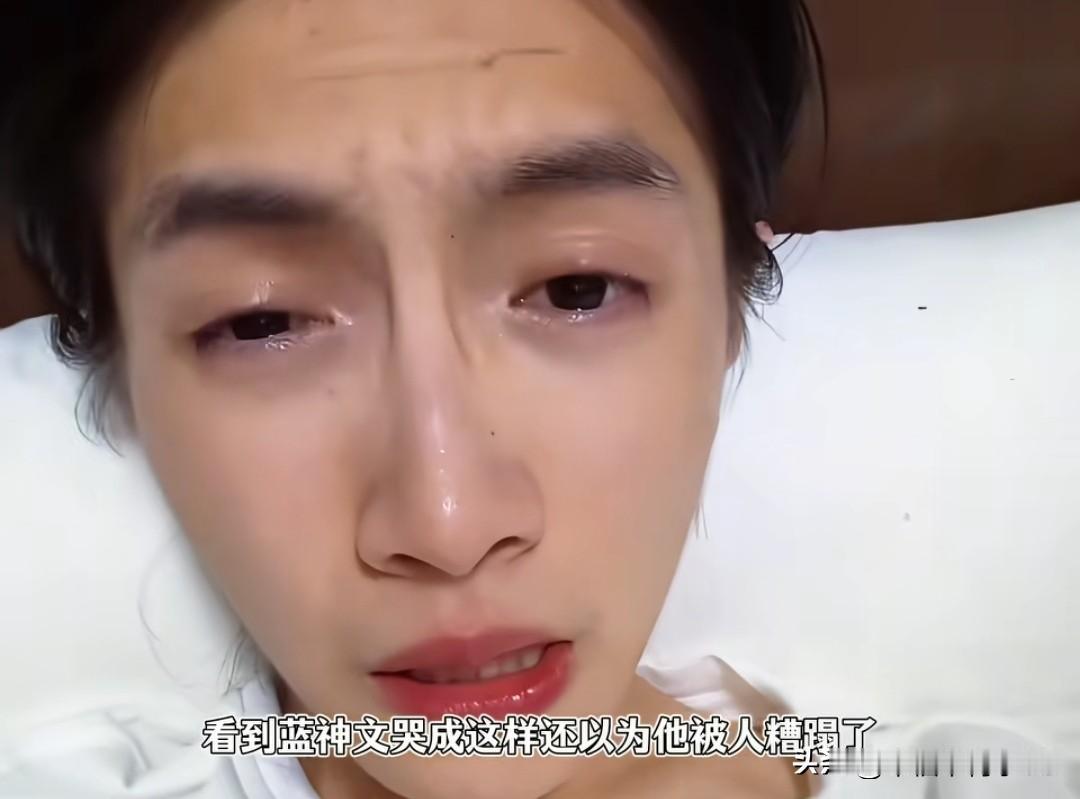 花1400捡漏潮裤，得知裤子过往经历，小伙直播间直接破防尖叫。蓝神文在海鲜市场淘