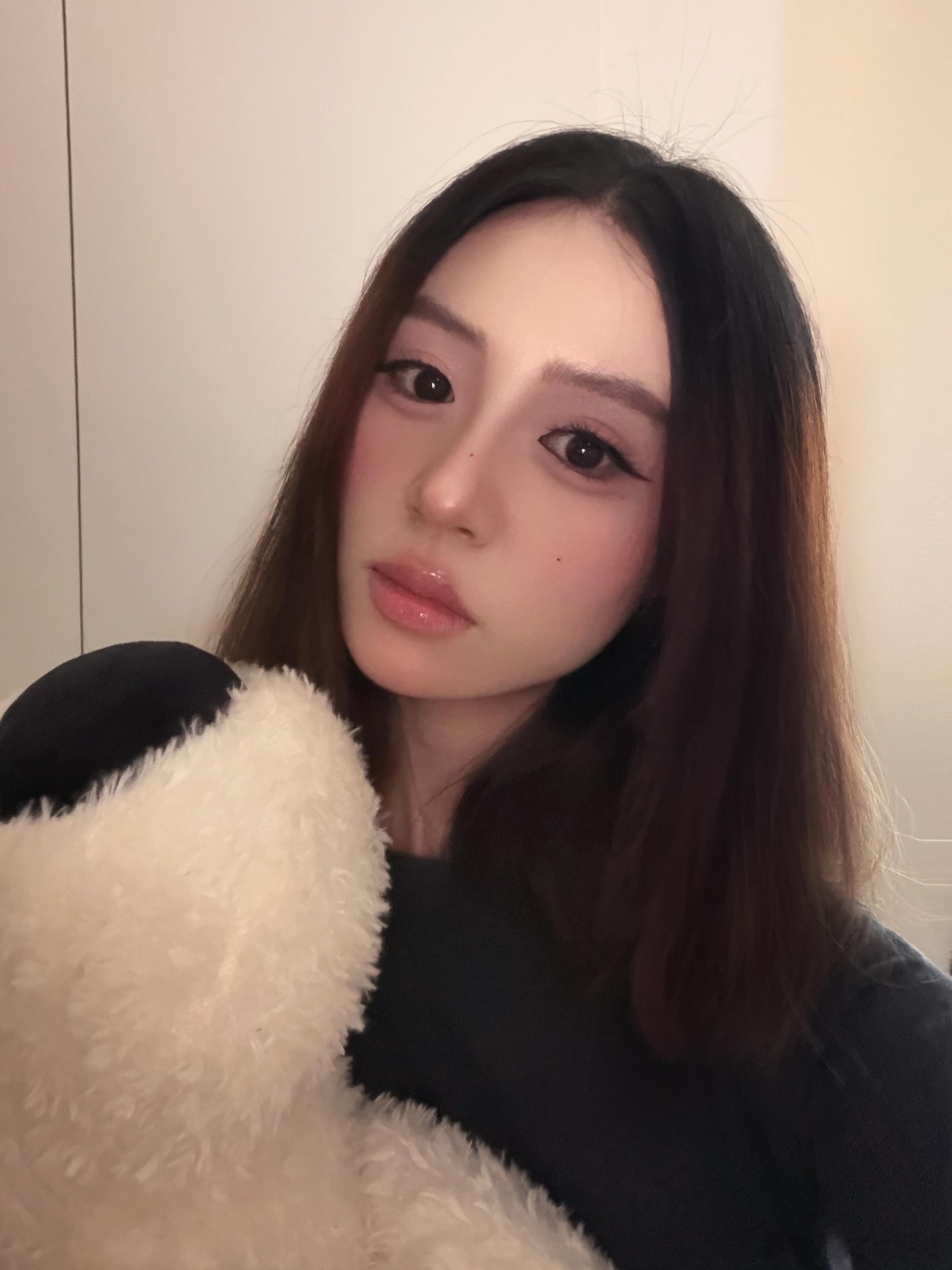 化了一个牛逼的妆 