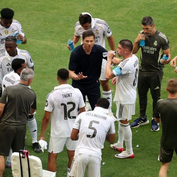 🚨【阿斯报】皇马董事会计划在对阵莱万特前直接与全队谈话：“阿隆索已经不在队里了