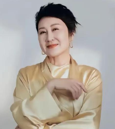 1996年，张凯丽听闻婆婆要来住，大手一挥，那就在小区再买一套房给他们住吧。丈夫