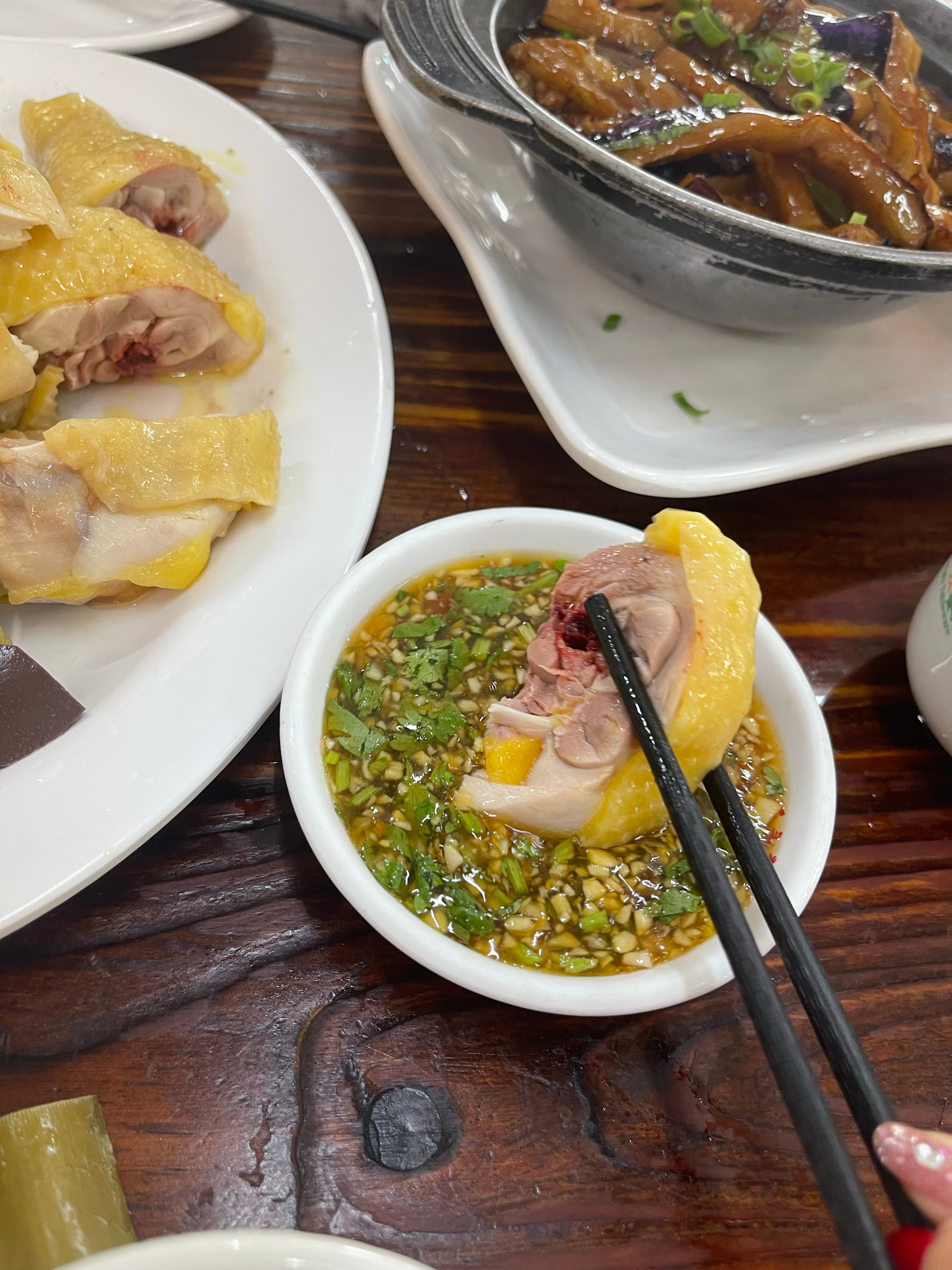 RAV4正在海南执行逛吃逛吃任务，因为气温的缘故这几天的油耗是4.5…… 