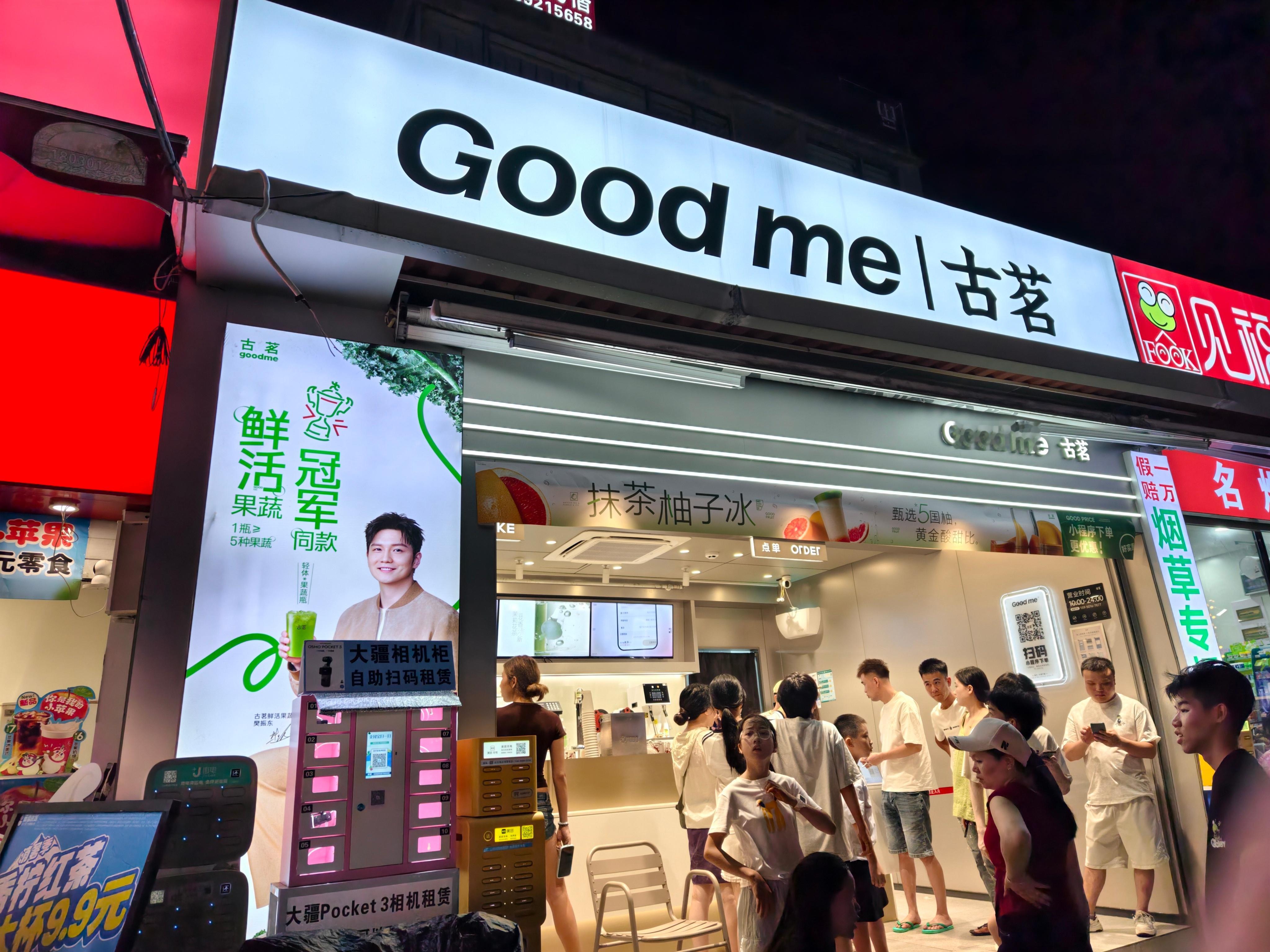 远远在桥上就看见我们振东了 ​​​