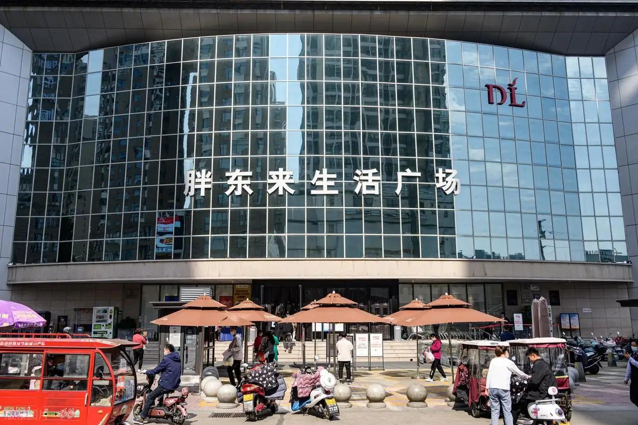 房子还在，胖东来没输，只是换个地方而已，房东的店铺以后很难租出去了
这种情况生活